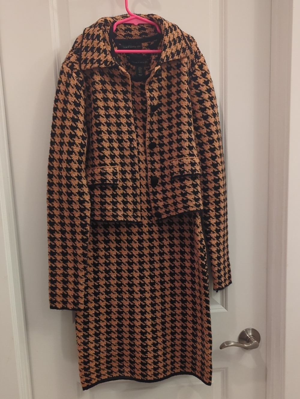 House of Harlow 1960 Black and Camel Houndstooth Knit - Picture 4 of 9